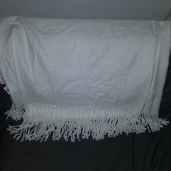 Cream Super Soft Throw Blanket - Picture 4 of 4